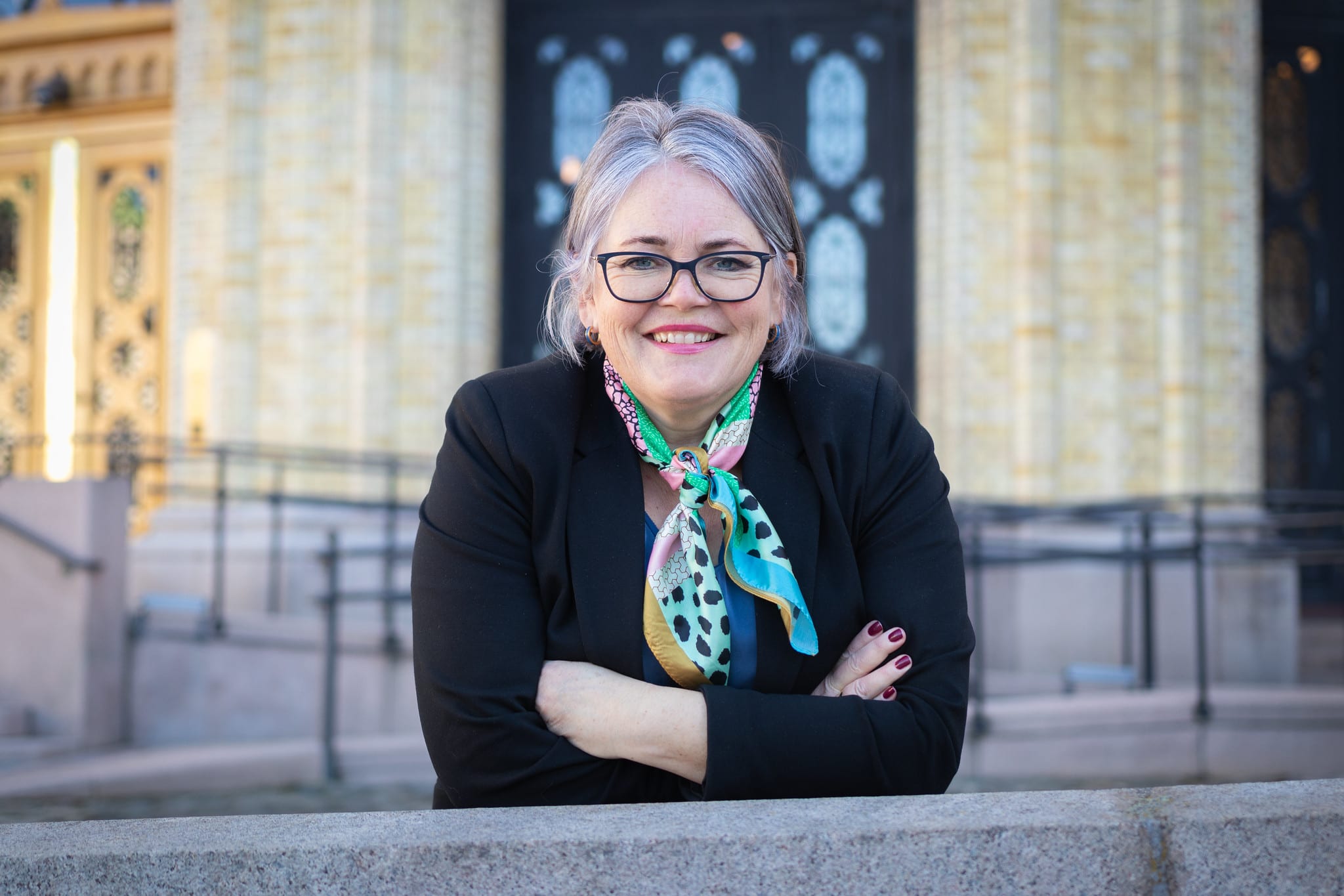 Stortingspolitiker Kari-Anne Jønnes utenfor Stortinget.
